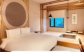 Thinker Hotel